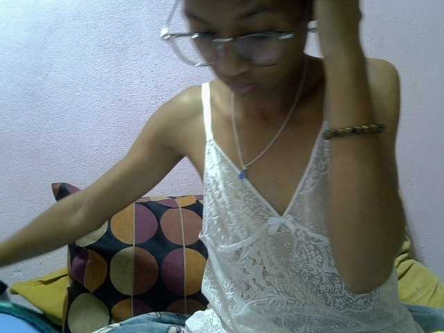 Yalane live cam on BongaCams