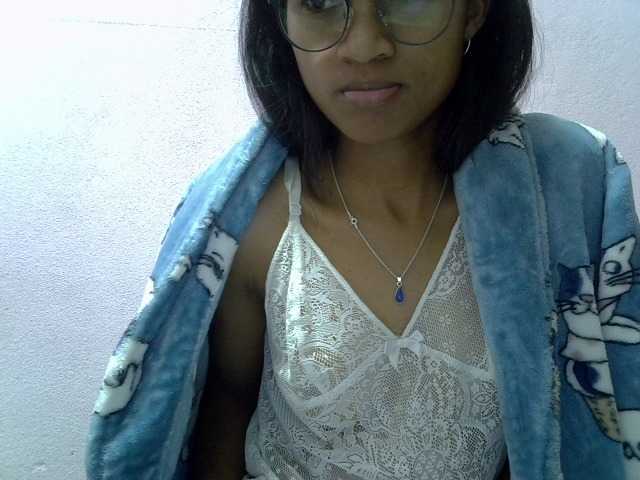 Yalane live cam on BongaCams