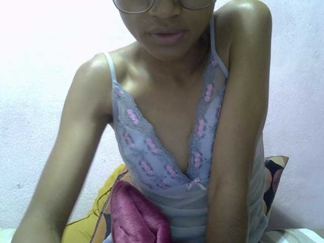 Yalane live cam on BongaCams