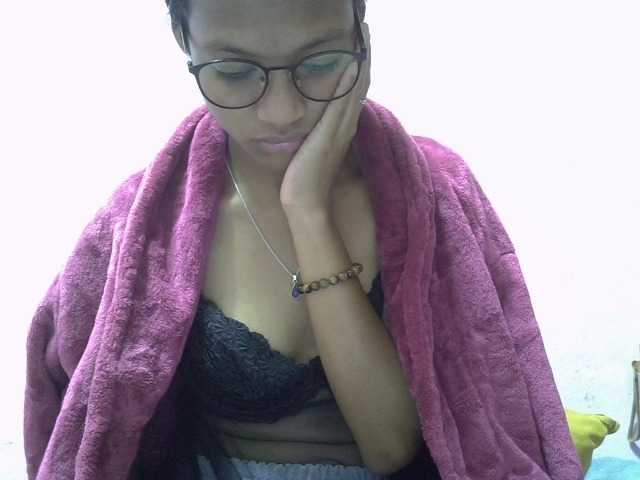 Yalane live cam on BongaCams