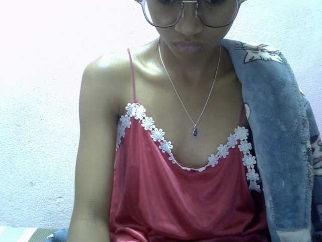 Yalane live cam on BongaCams