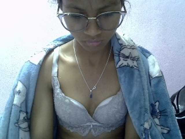 Yalane live cam on BongaCams
