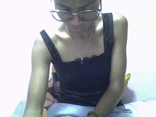 Yalane live cam on BongaCams