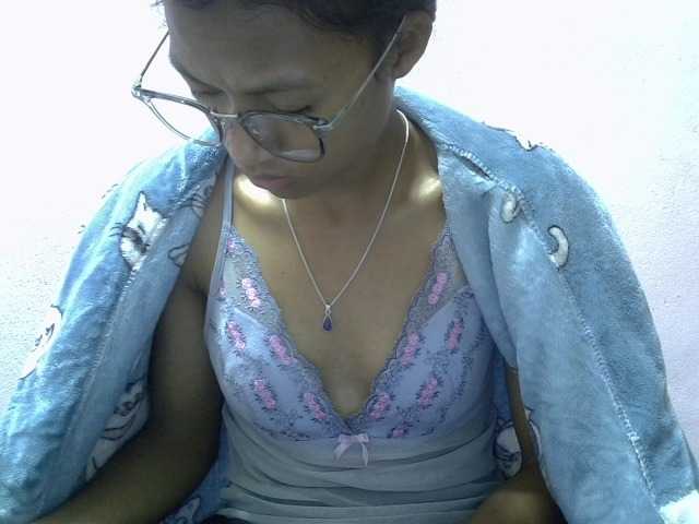 Yalane live cam on BongaCams