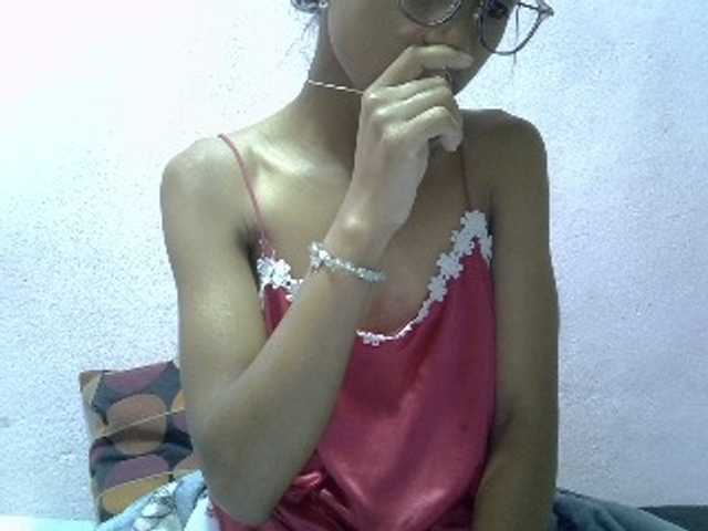 Yalane live cam on BongaCams