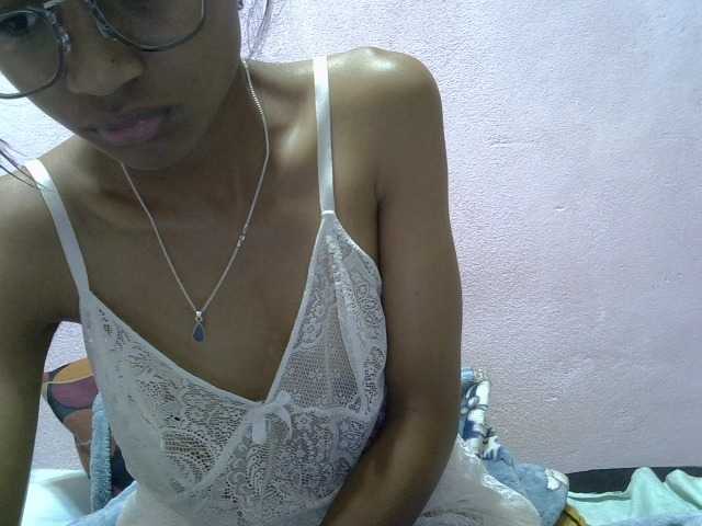 Yalane live cam on BongaCams