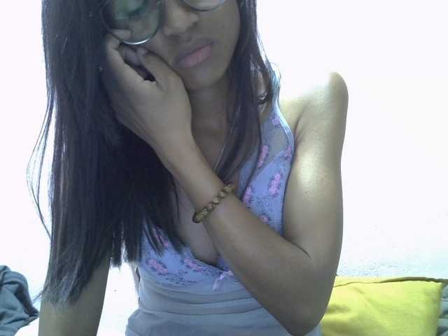 Yalane live cam on BongaCams