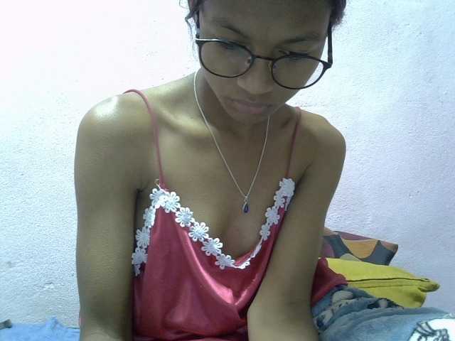 Yalane live cam on BongaCams