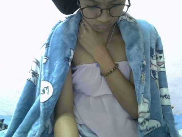 Yalane live cam on BongaCams