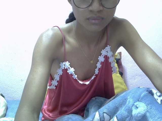 Yalane live cam on BongaCams