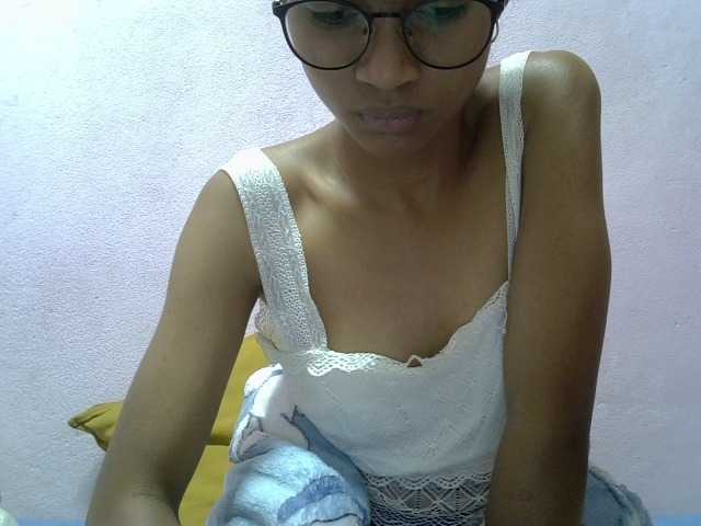 Yalane live cam on BongaCams