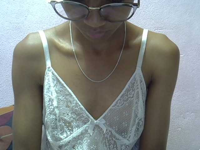 Yalane live cam on BongaCams