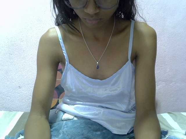 Yalane live cam preview