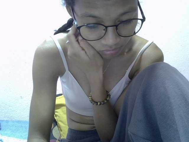 Yalane live cam on BongaCams