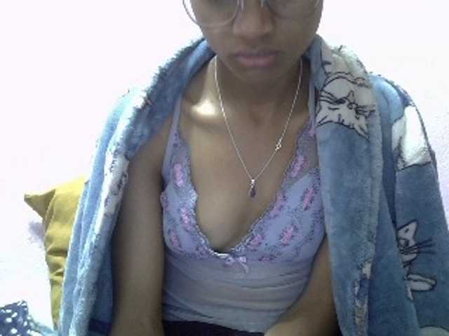 Yalane live cam on BongaCams