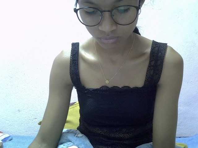 Yalane live cam on BongaCams