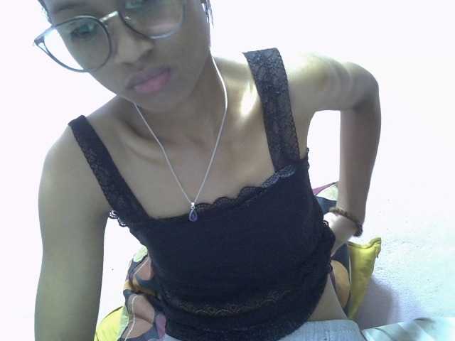 Yalane live cam on BongaCams