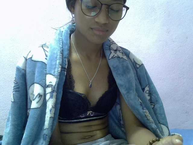 Yalane live cam on BongaCams
