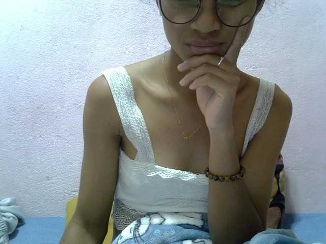 Yalane live cam on BongaCams