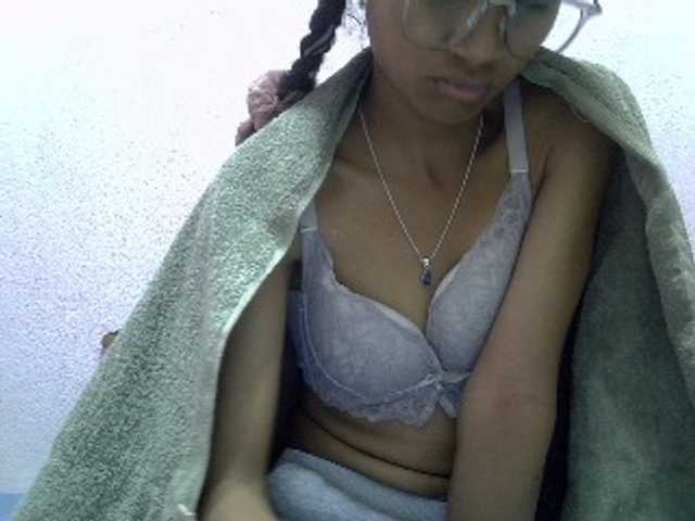 Yalane live cam on BongaCams