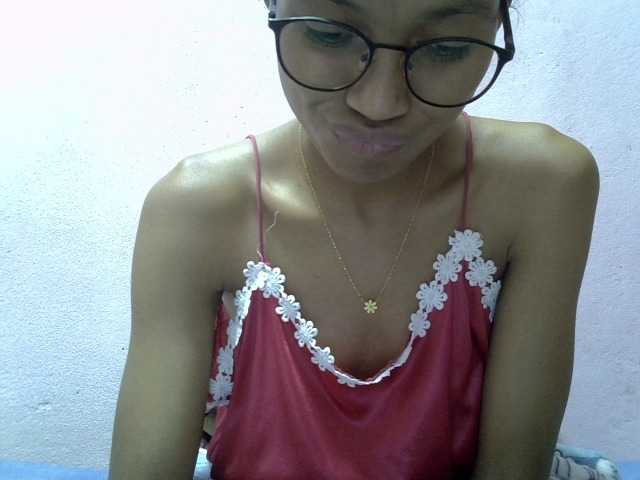 Yalane live cam on BongaCams