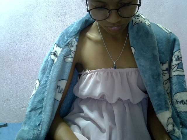 Yalane live cam on BongaCams