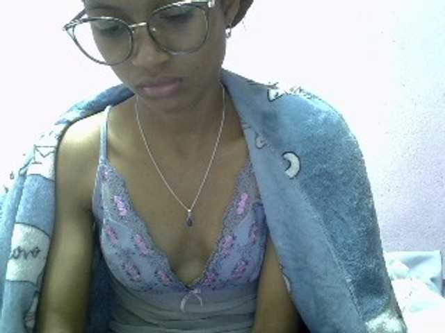 Yalane live cam on BongaCams