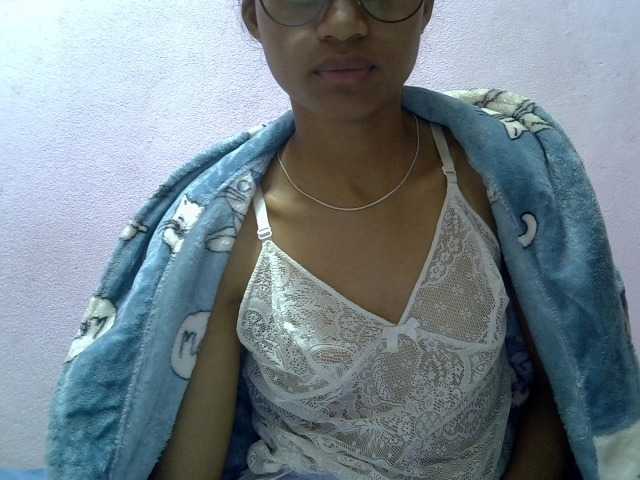 Yalane live cam on BongaCams