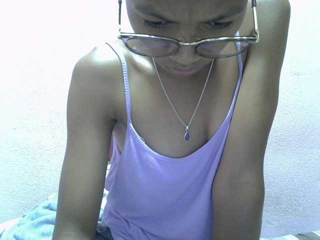 Yalane live cam on BongaCams