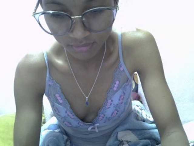 Yalane live cam on BongaCams