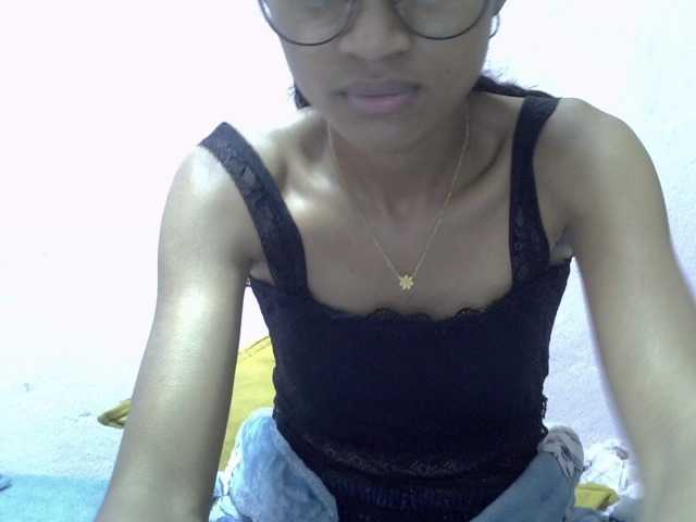 Yalane live cam on BongaCams