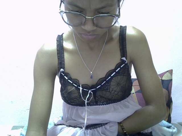 Yalane live cam on BongaCams