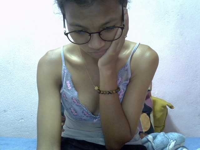Yalane live cam on BongaCams