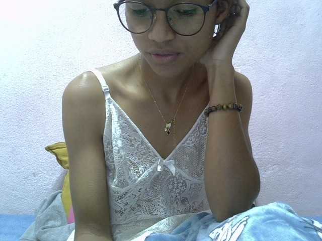 Yalane live cam on BongaCams