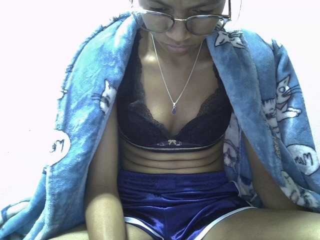 Yalane live cam on BongaCams