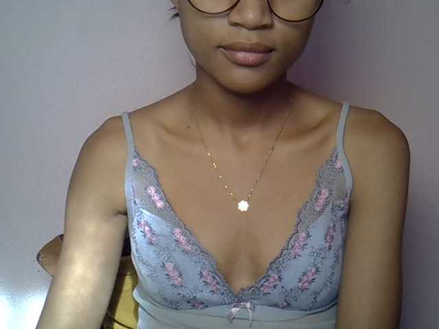 Yalane live cam on BongaCams