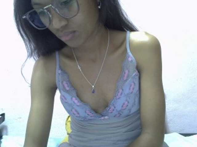 Yalane live cam on BongaCams