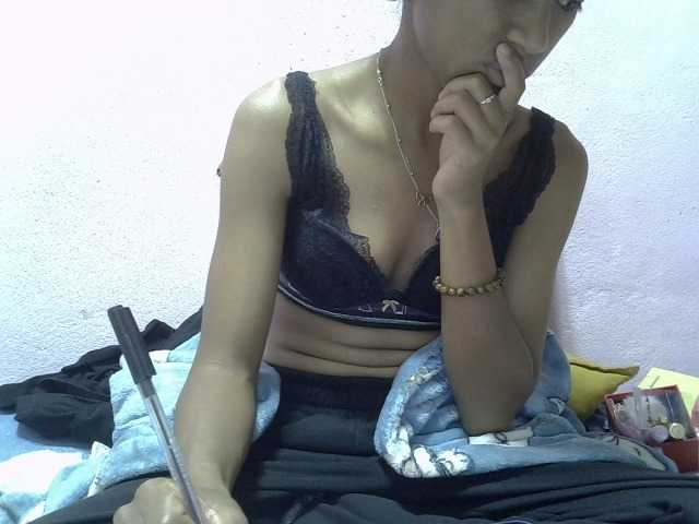 Yalane live cam on BongaCams