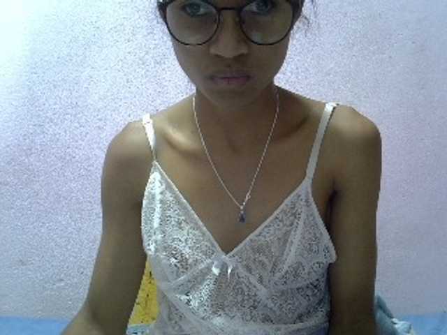 Yalane live cam on BongaCams