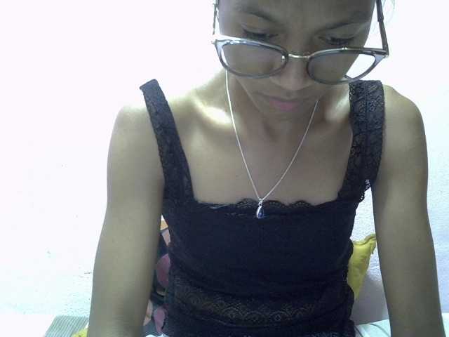 Yalane live cam on BongaCams