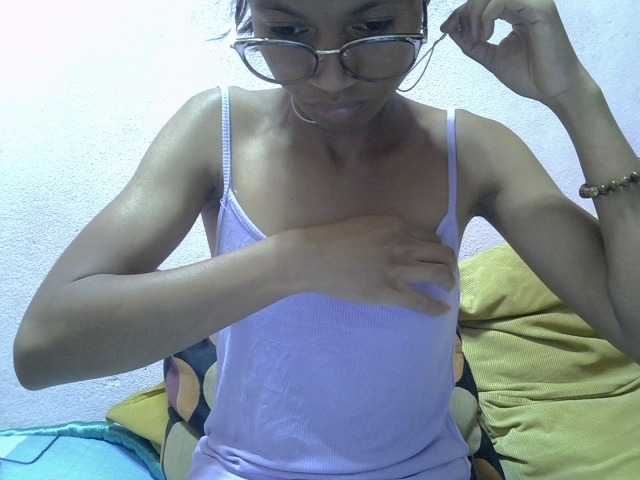 Yalane live cam on BongaCams