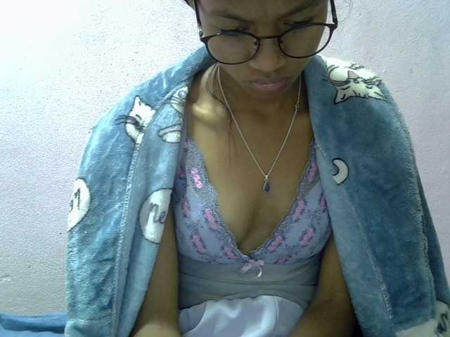 Yalane live cam on BongaCams