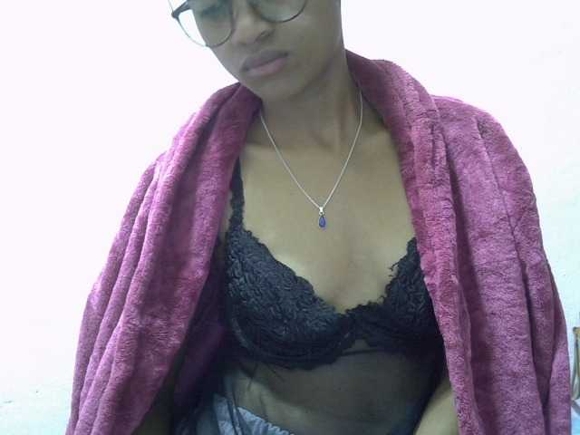 Yalane live cam on BongaCams
