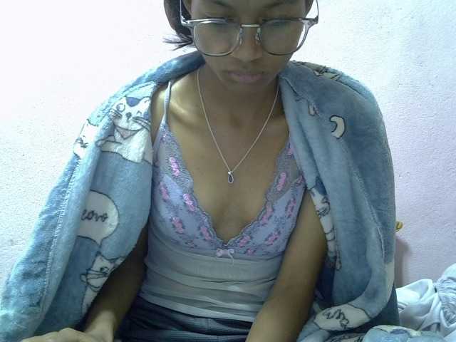 Yalane live cam on BongaCams