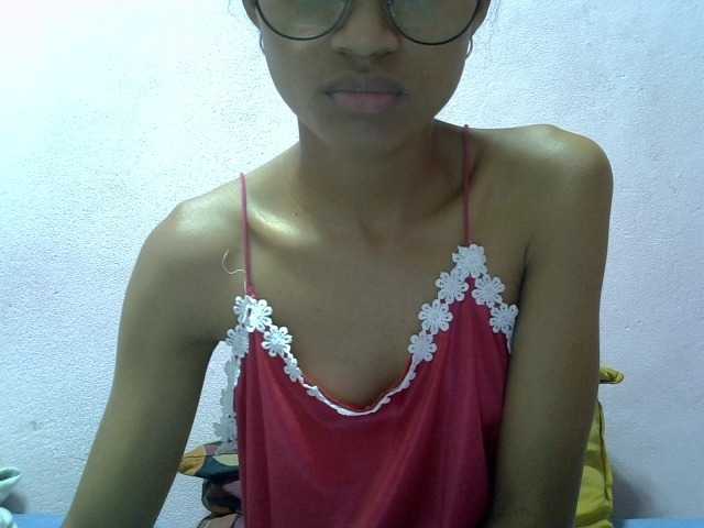 Yalane live cam on BongaCams