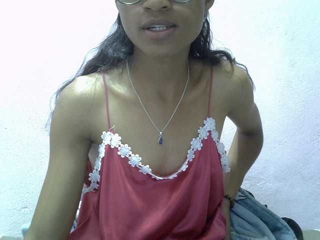 Yalane live cam on BongaCams