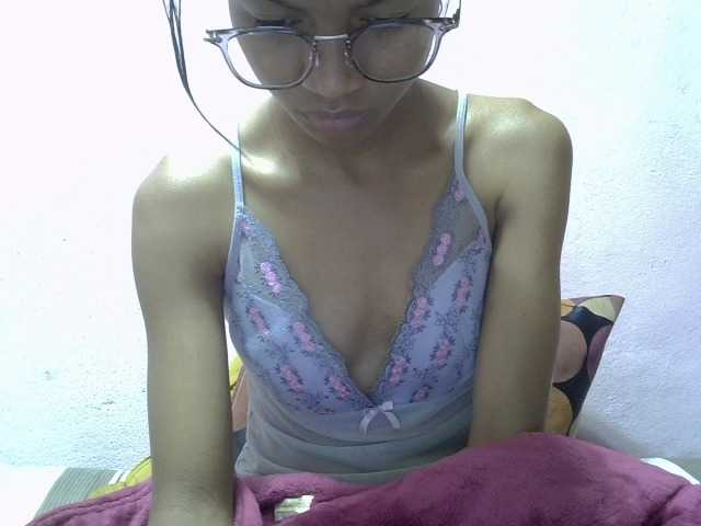 Yalane live cam on BongaCams