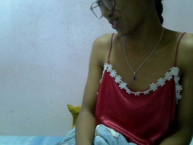 Yalane live cam on BongaCams