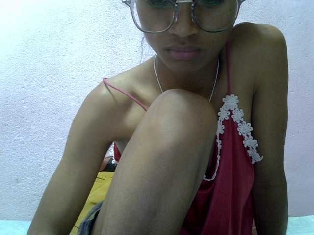 Yalane live cam on BongaCams