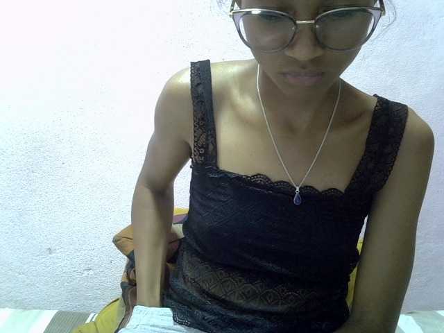 Yalane live cam on BongaCams